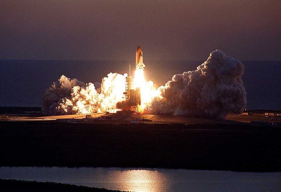 STS-102 launch operations photography