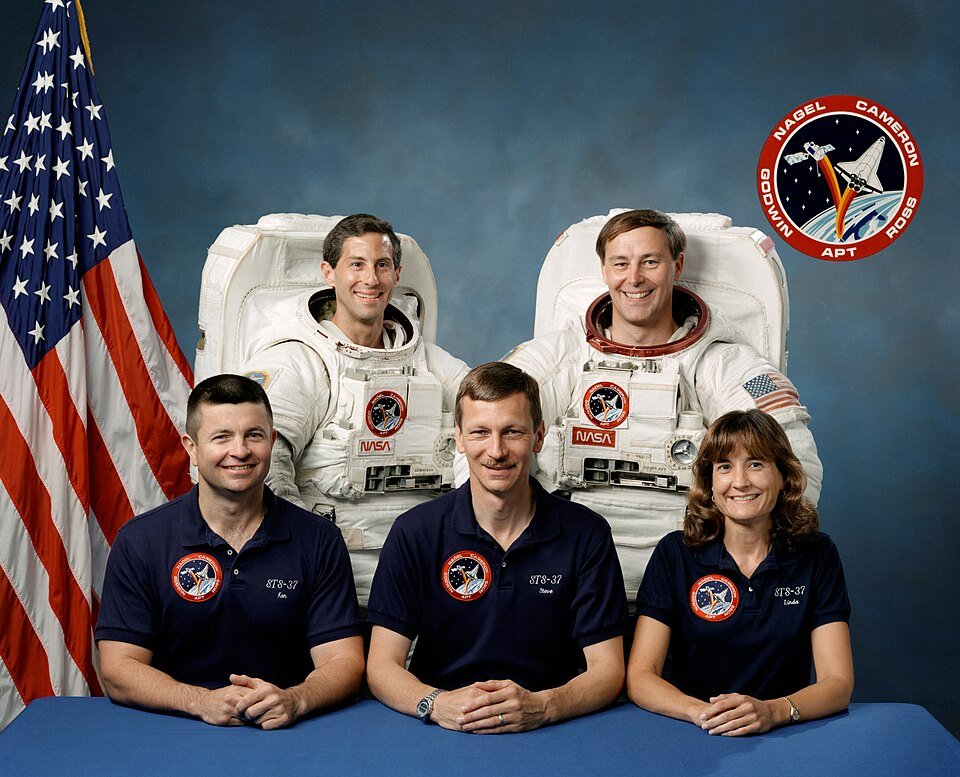 STS-37 launch operations photography