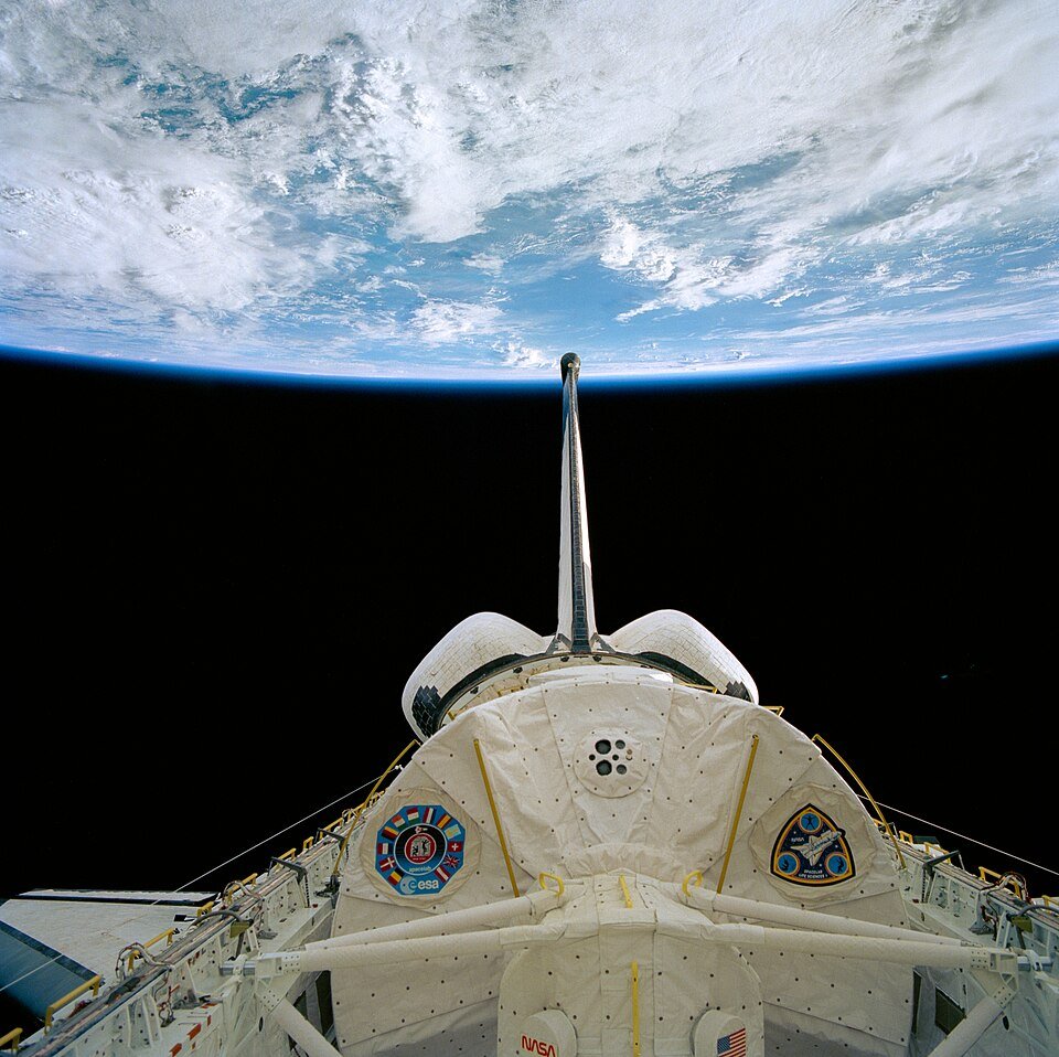STS-40 launch operations photography