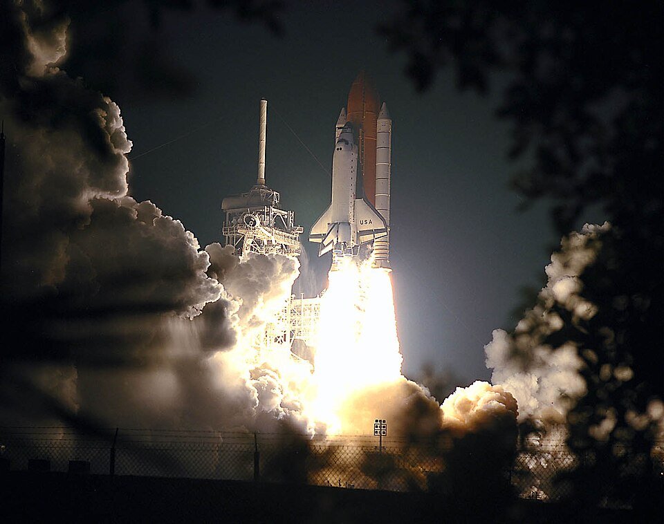 STS-93 launch operations photography
