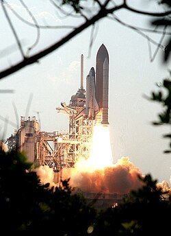STS-105 mission operations